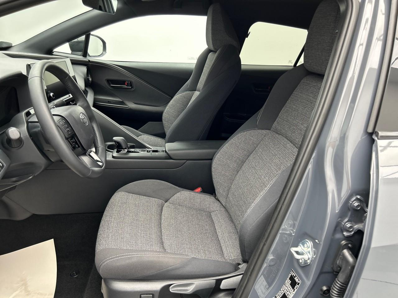 Toyota C-Hr hybride 140 design — photo 10