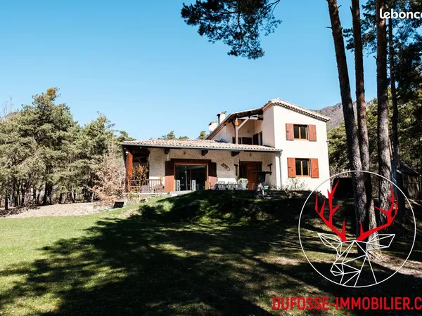 Villa 6 pièces 300 m²