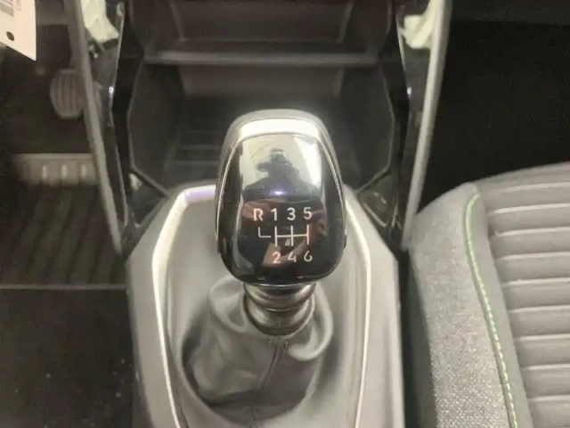 Peugeot 2008 puretech 100 s&amp;s bvm6 — photo 36