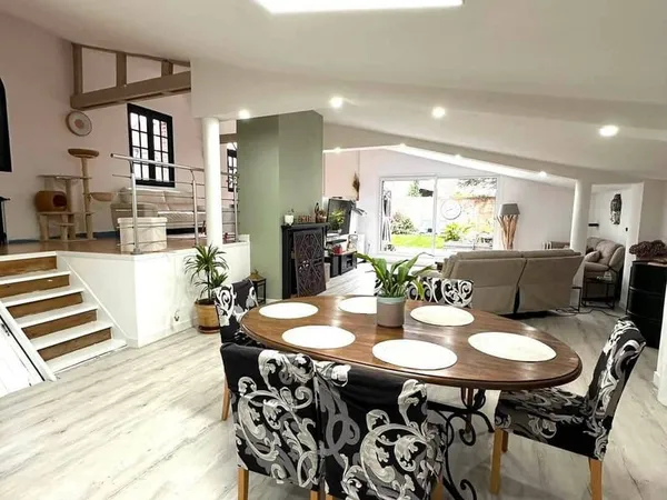 Maison 5 pièces 180 m²