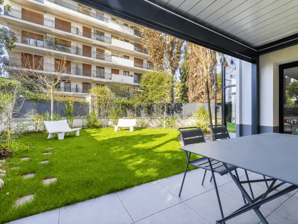 DUPLEX "ESPRIT MAISON" DE 163 M² AVEC JARDIN AU CALME ABSOLU