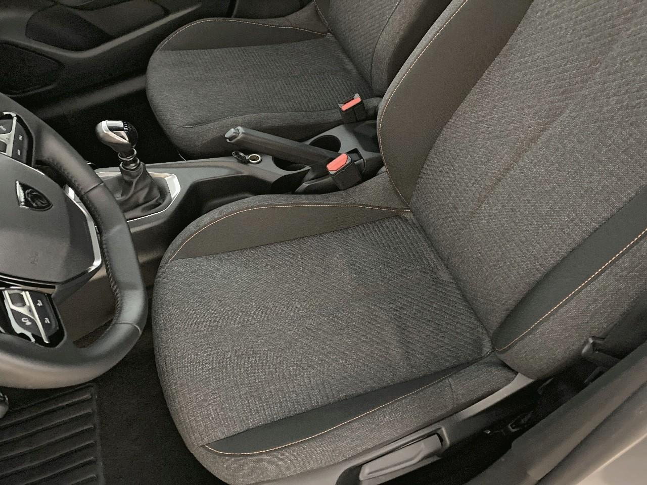Peugeot 208 100 s&s bvm6 style — photo 9