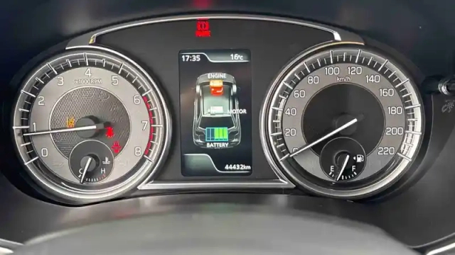 Suzuki Vitara 1.4 boosterjet hybrid — photo 42
