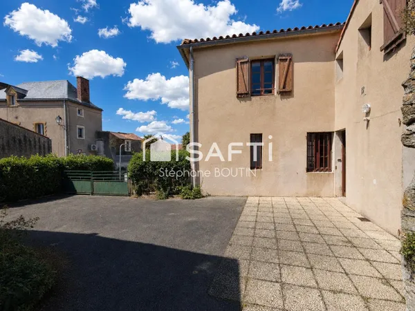Maison familiale de 158 m² - 4 chambres - Garage - Centre-bourg de Sigournais
