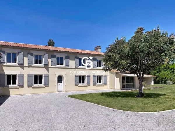 Vente Propriété de Charme : Ancienne Propriété Viticole de 275 m² avec Piscine