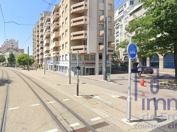 Bureau 820 m²