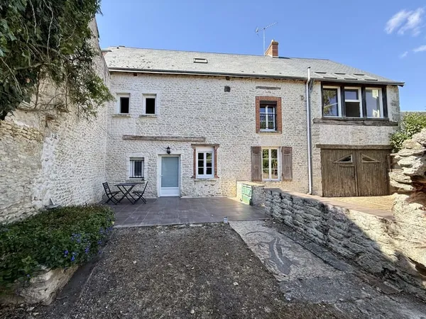 Coup de coeur - Maison en pierre de 150 m², terrain sans vis-