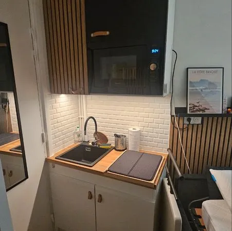Vends studio refait à neuf et meublé - 10m² - Neuilly-sur-Seine