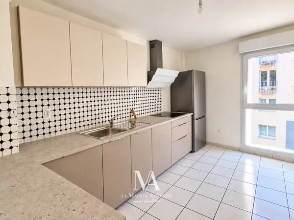 ANGERS GARE - Appartement type 3 nu avec garage