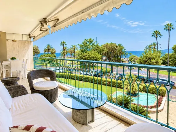 Cannes Croisette – Exceptionnel Appartement de 229 m² face au Port Canto