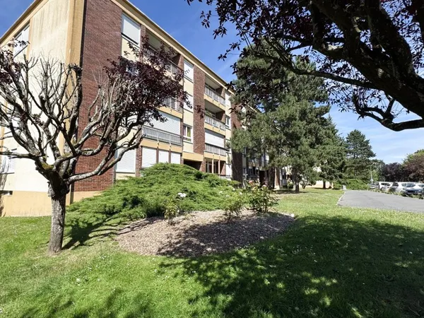 Appartement de 5 pièces de 91 m2 avec balcon, garage et cave