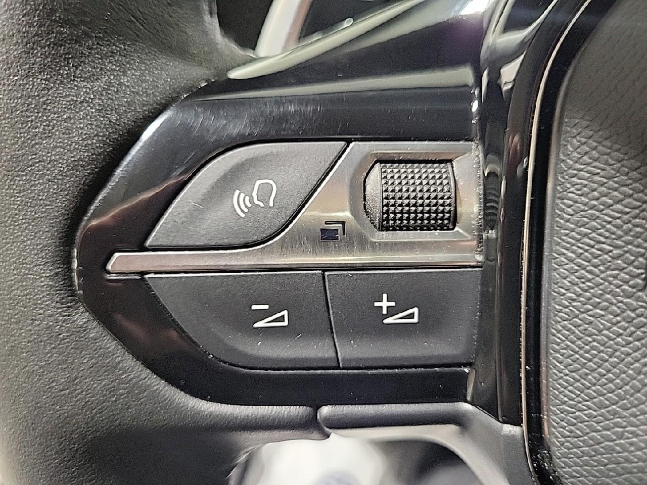 Peugeot 2008 puretech 130 s&s eat8 allure pack — photo 19