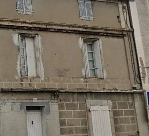 Maison de ville avec jardin a renover ( gond pontouvre ) surface 125m2