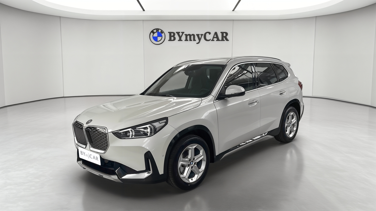 BMW iX1 eDrive20 — photo 1