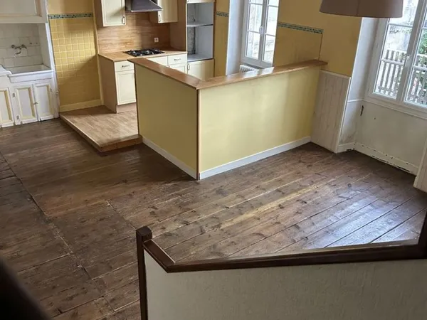 Maison de caractère de ville + local Cial + Apt