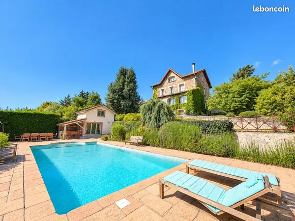 Maison 9 pièces 220 m²