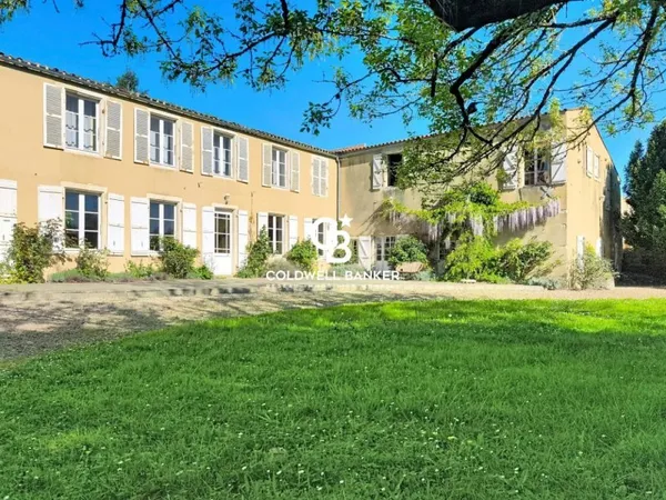 TALMONT SAINT HILAIRE : Le Logis du Cheval Blanc : Une Propriété