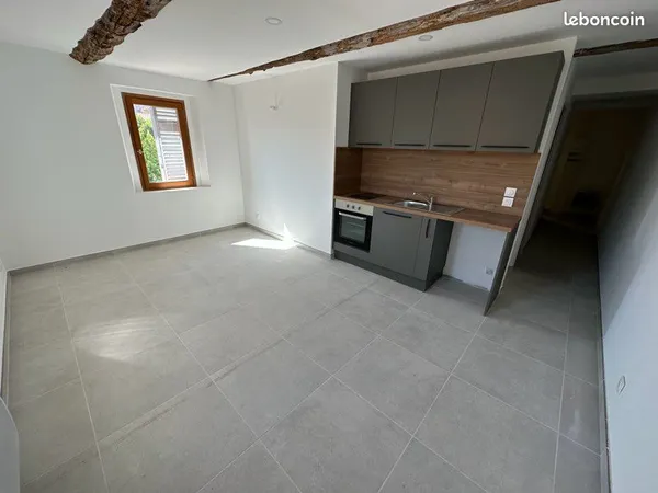 À LOUER - Superbe T2 de 29m2 entièrement rénové à Gardanne (Cours de la République)