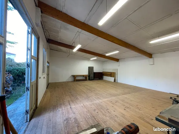 Grand espace de 90 m² à louer - Atelier ou stockage