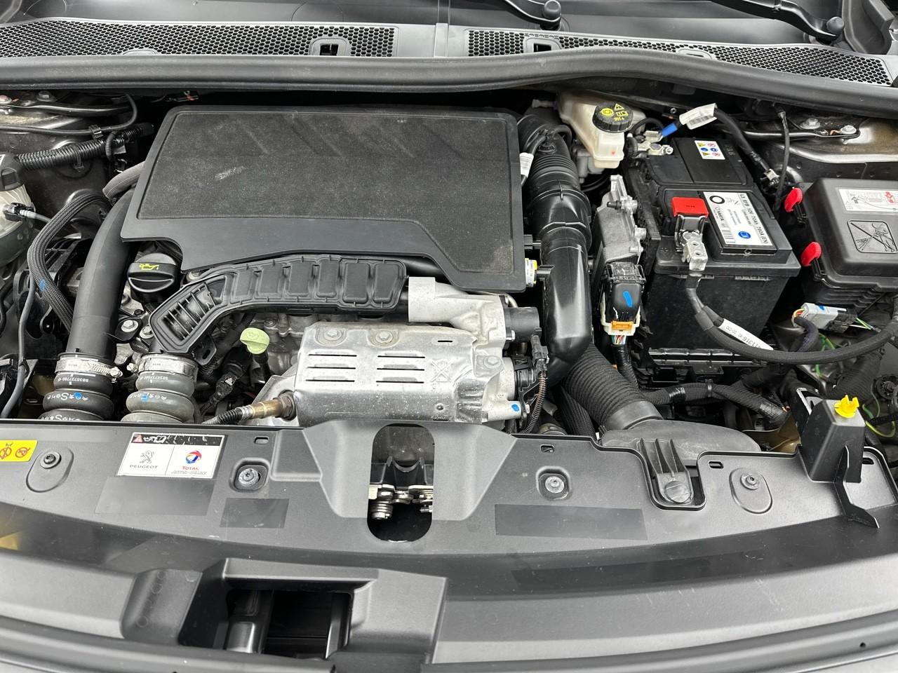 Peugeot 2008 puretech 100 s&s bvm6 allure — photo 15