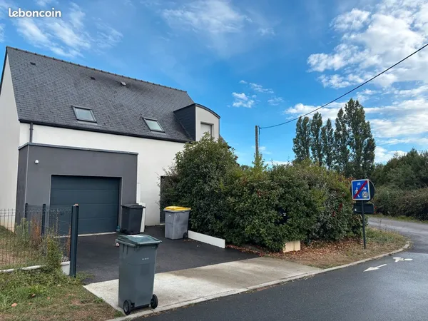 à louer Maison 103 m² - 4 chambres - Garage - Bruz - 1 185 CC - Disponible 05/10/2026