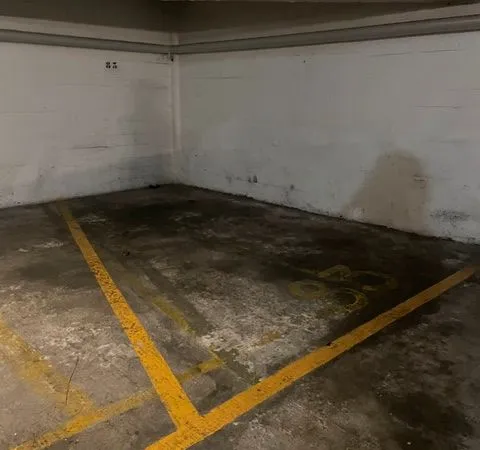 Parking sécurisé pour motos ou Smart rue Spontini, Paris 16ème