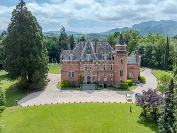 Propriété 18 pièces 1200 m²