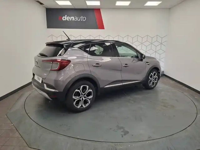 Renault Captur e-tech plug-in 160 — photo 12