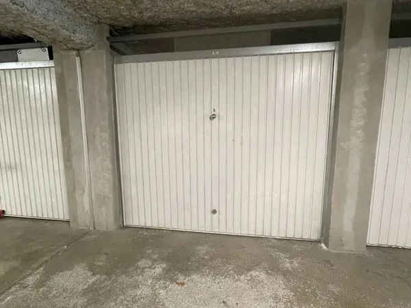Garage box fermé Patte d'Oie - À vendre