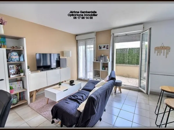 Grand studio de 33 m2 avec terrasse, jardin et parking à Carrières sous Poissy au prix de 130000 eur
