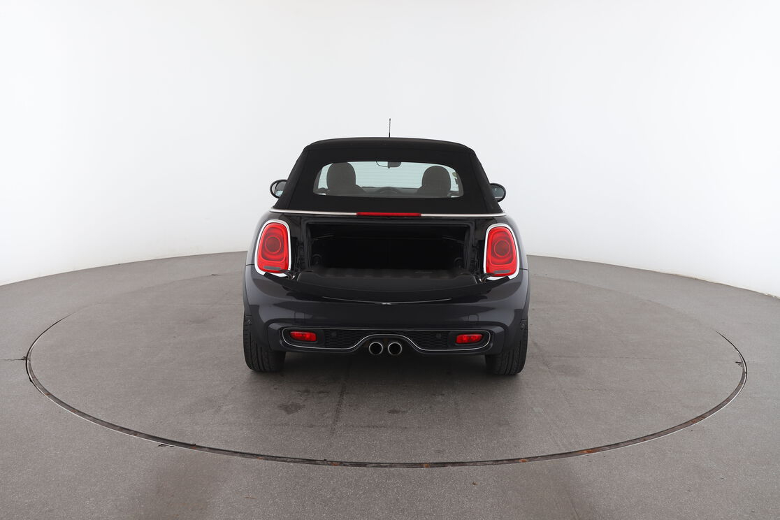 MINI Cabrio Cooper SD Finition Red Hot Chili BVA6 — photo 15