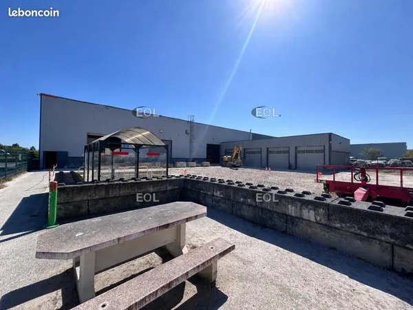 Local d'activité 1 850 m²
