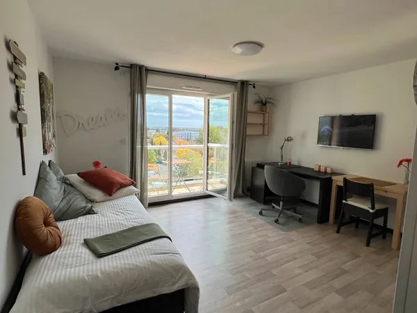 T1 meublé - Balcon, parking, piscine - Tram au pied - 765 CC