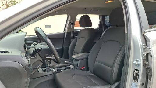Hyundai i30 SW 1.0 T-GDi 120 - Business – 2017 – 61031 km – Essence – Boîte Manuelle — photo 16