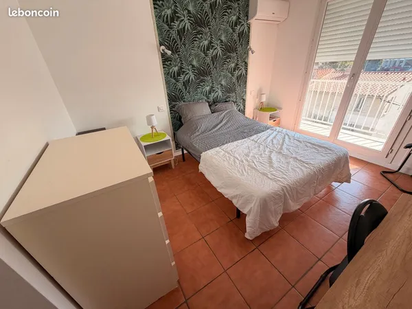 Grande Chambre meublée - Bail étudiant -500 tout compris