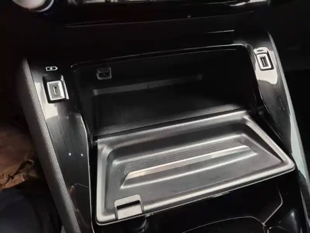 Peugeot 208 electrique 50 kwh 136ch — photo 62