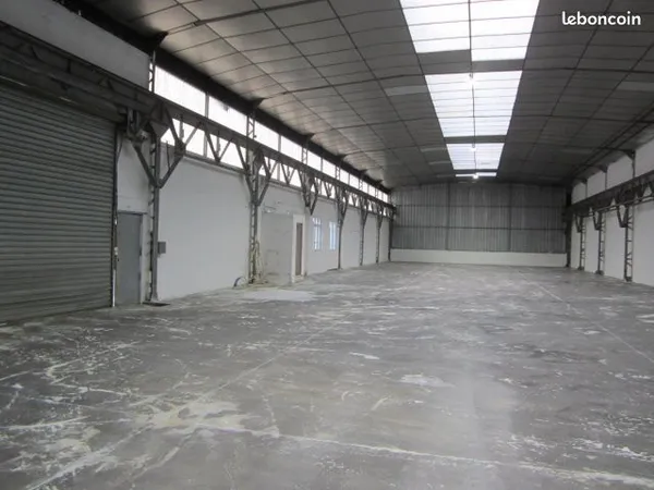 1440 m² ou 720 m² ou 230 m² pour stockage-activité