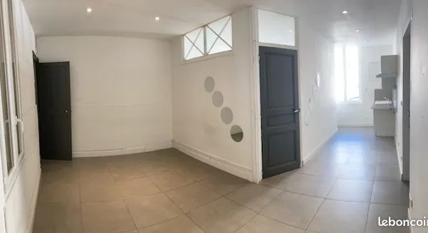 Immeuble de 2 appartement P3 a 2 mn du centre ville de Nimes