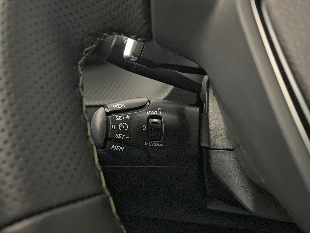 Peugeot 2008 hybrid 145 e-dcs6 gt — photo 20