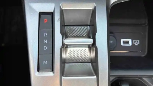 Peugeot 308 sw hybrid 145 e-dcs6 — photo 96