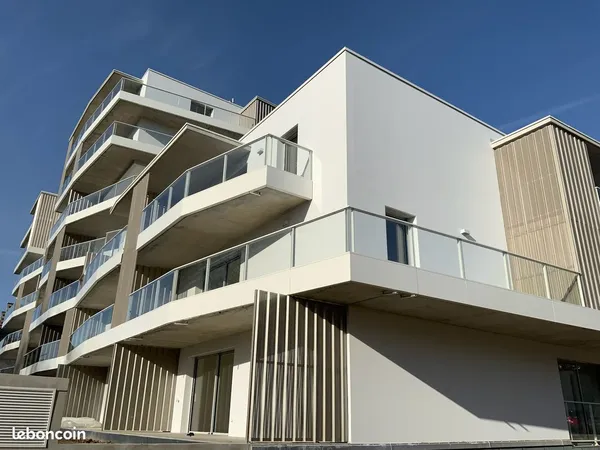 Appartement 2 pièces de 47 m2 et 27 m2 de balcon vue Sèvre