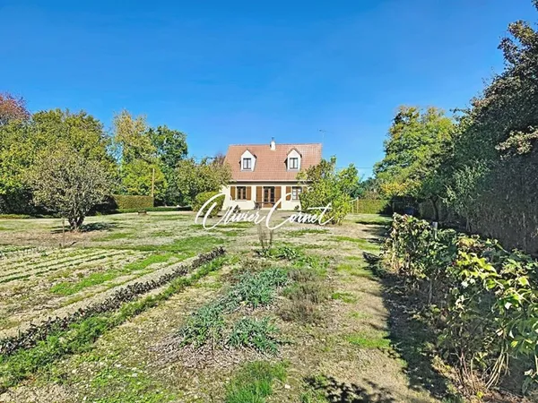 À 8 minutes de Nogent-le-Rotrou - Maison 4 chambres sur plus de 2 000 m² de terrain clos