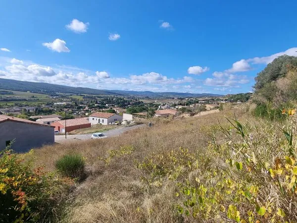 Terrain 590 m²