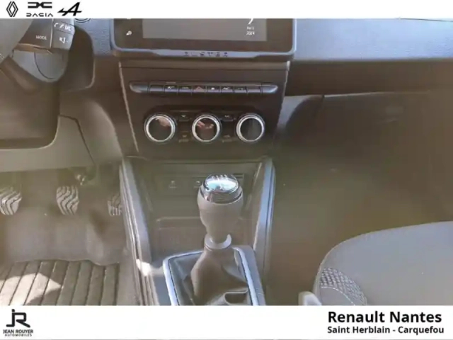 Dacia Duster 1.0 eco-g 100ch expression 4x2 — photo 6