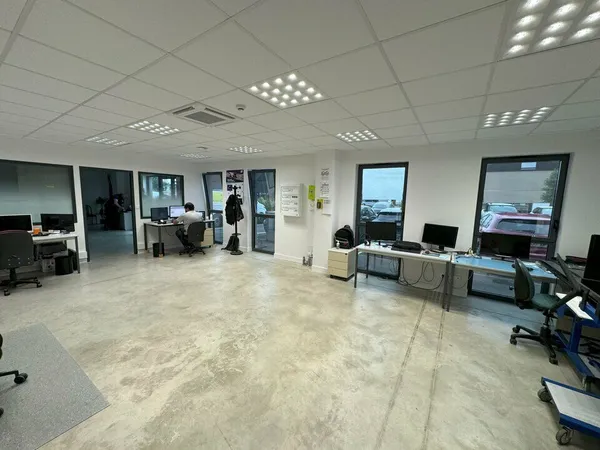 Local d’activité et entrepôt Vente Chambray-lès-Tours  516m² 620000€