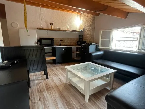 Libre de suite - grand studio meublé - tout compris - parking - proche niort