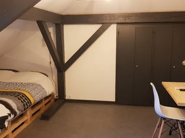 Chambre meublée