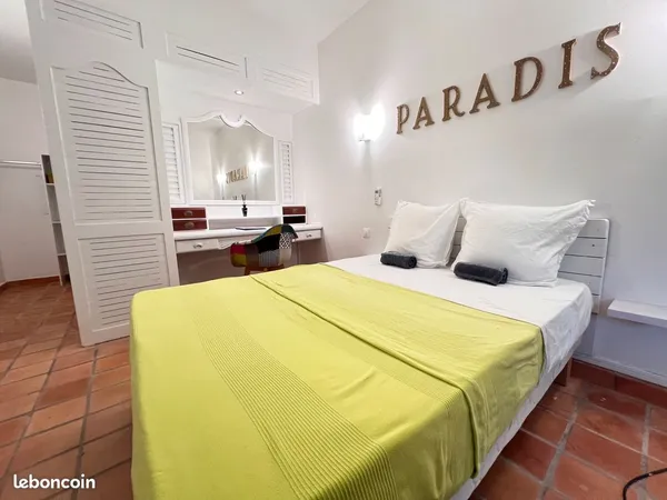 A vendre studio à Tartane à moins de 200 m des plages