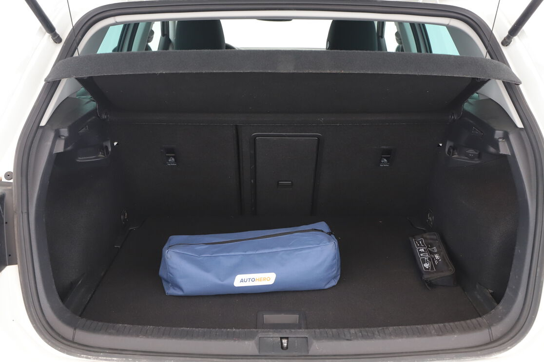 Volkswagen Golf VII 1.5 TSI EVO IQ.Drive DSG7 — photo 16