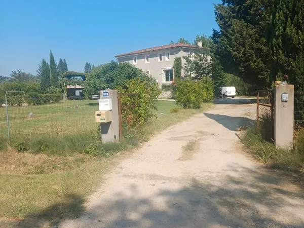 Jolie t3 meuble jardin parking clim